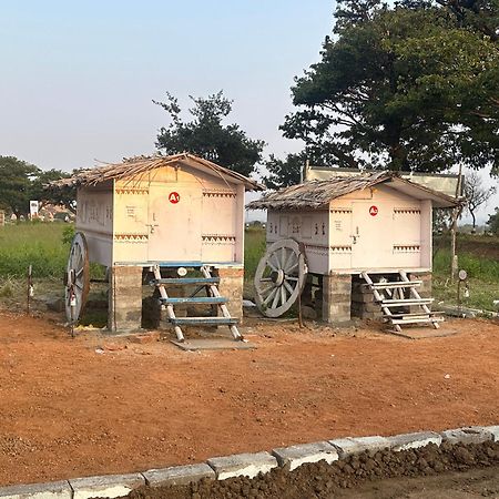 The Gravity Cafe -A Unit Of Staychillhampi Exteriör bild