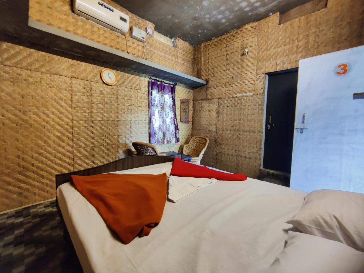 The Gravity Cafe -A Unit Of Staychillhampi Exteriör bild