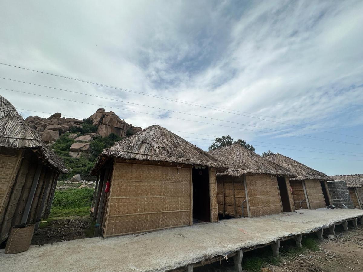 The Gravity Cafe -A Unit Of Staychillhampi Exteriör bild