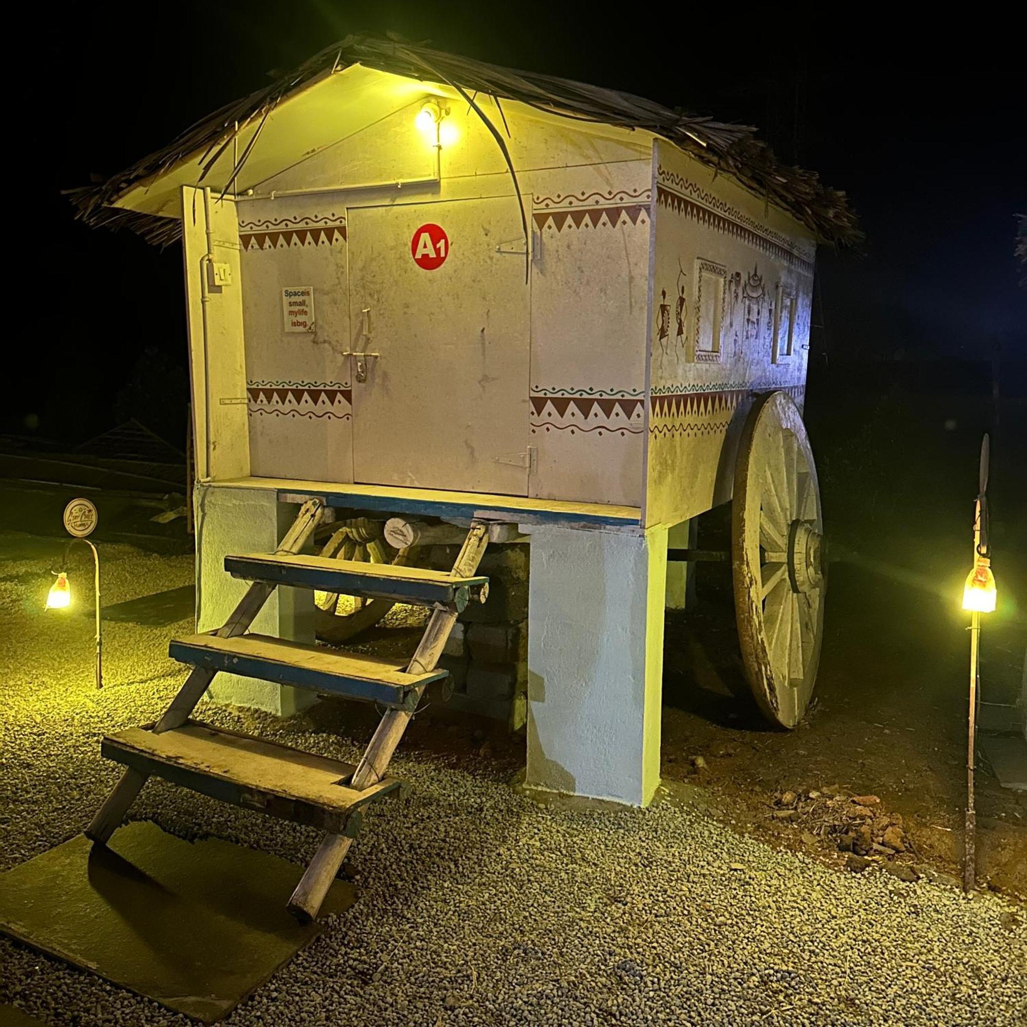 The Gravity Cafe -A Unit Of Staychillhampi Exteriör bild