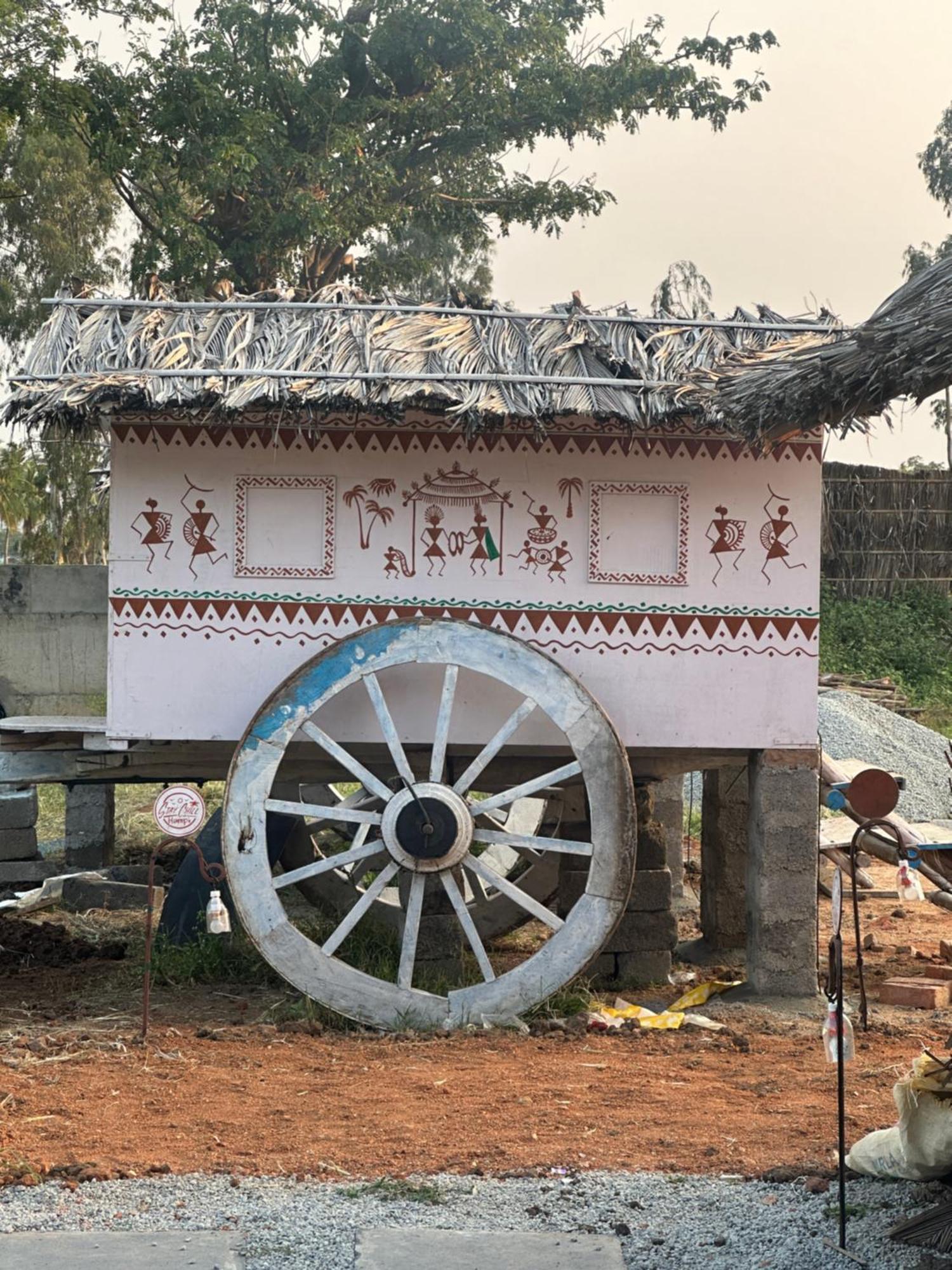 The Gravity Cafe -A Unit Of Staychillhampi Exteriör bild