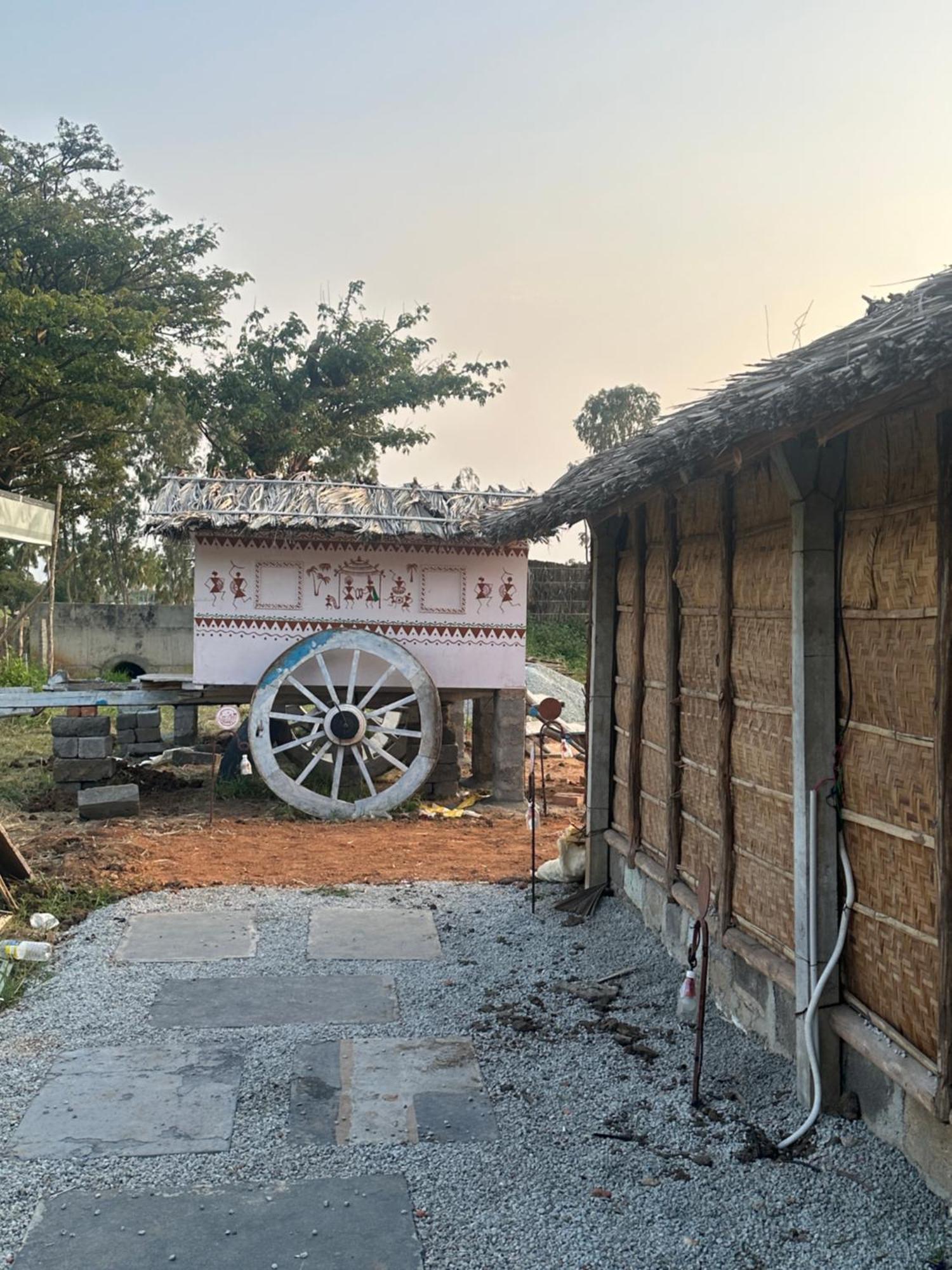 The Gravity Cafe -A Unit Of Staychillhampi Exteriör bild