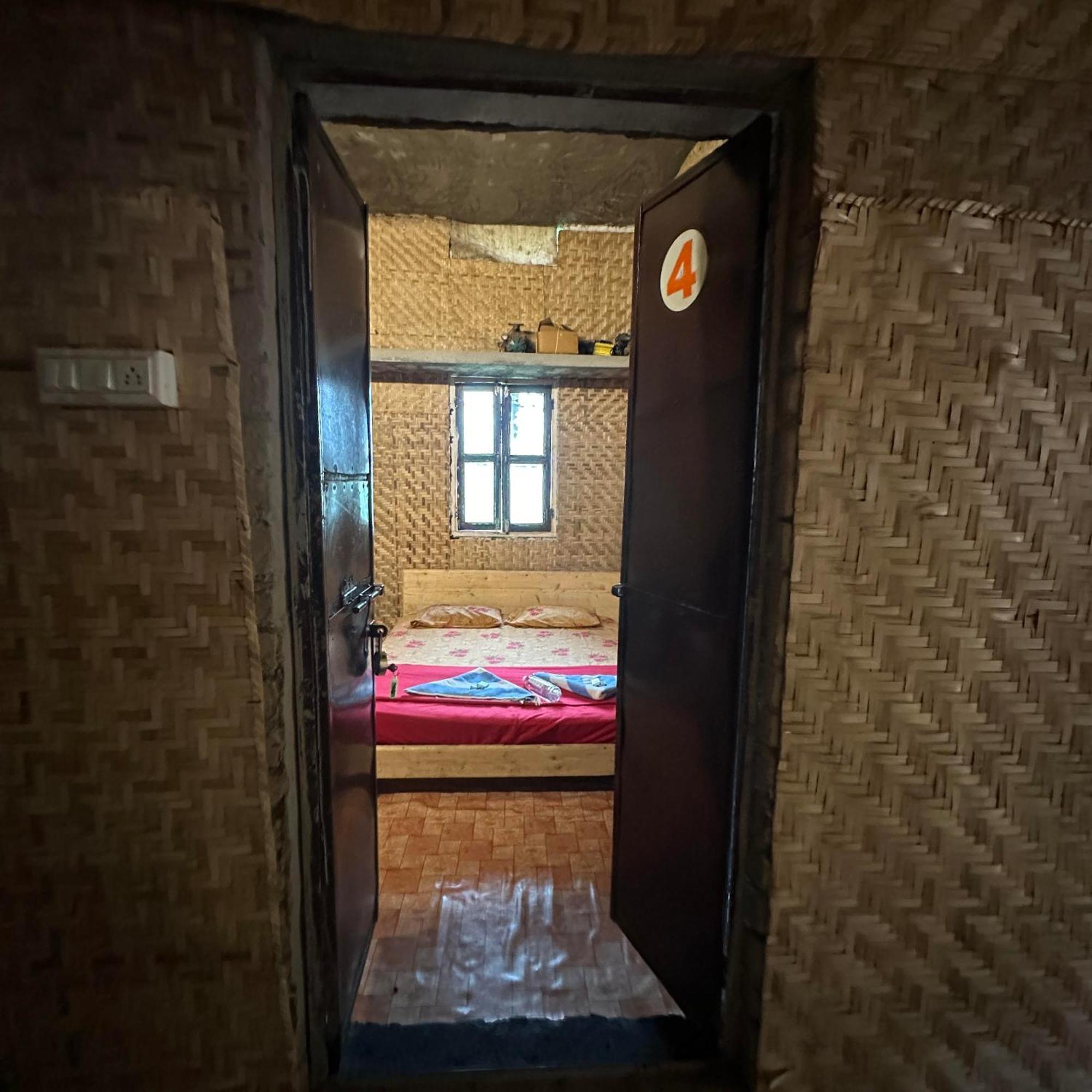 The Gravity Cafe -A Unit Of Staychillhampi Exteriör bild