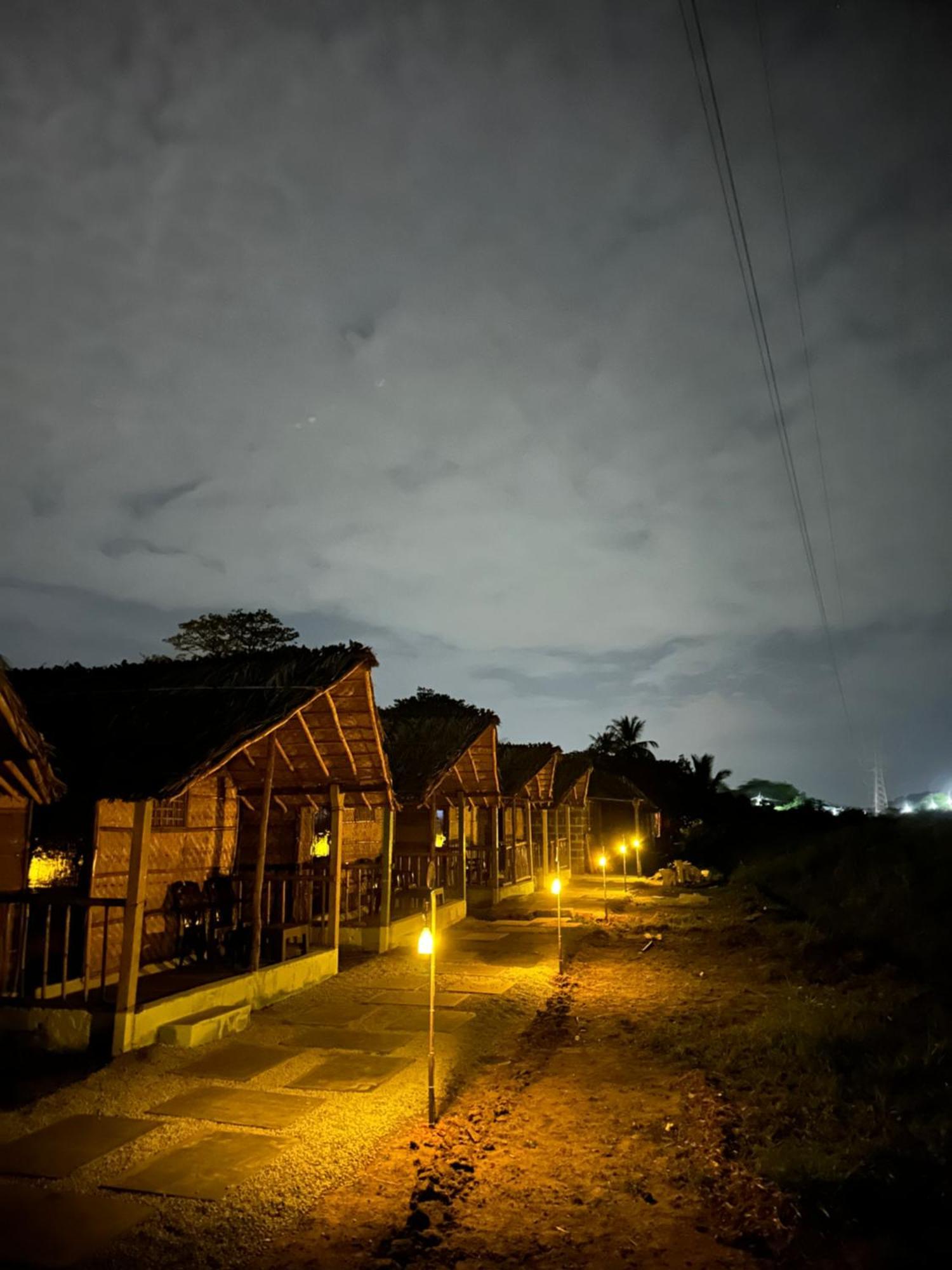 The Gravity Cafe -A Unit Of Staychillhampi Exteriör bild