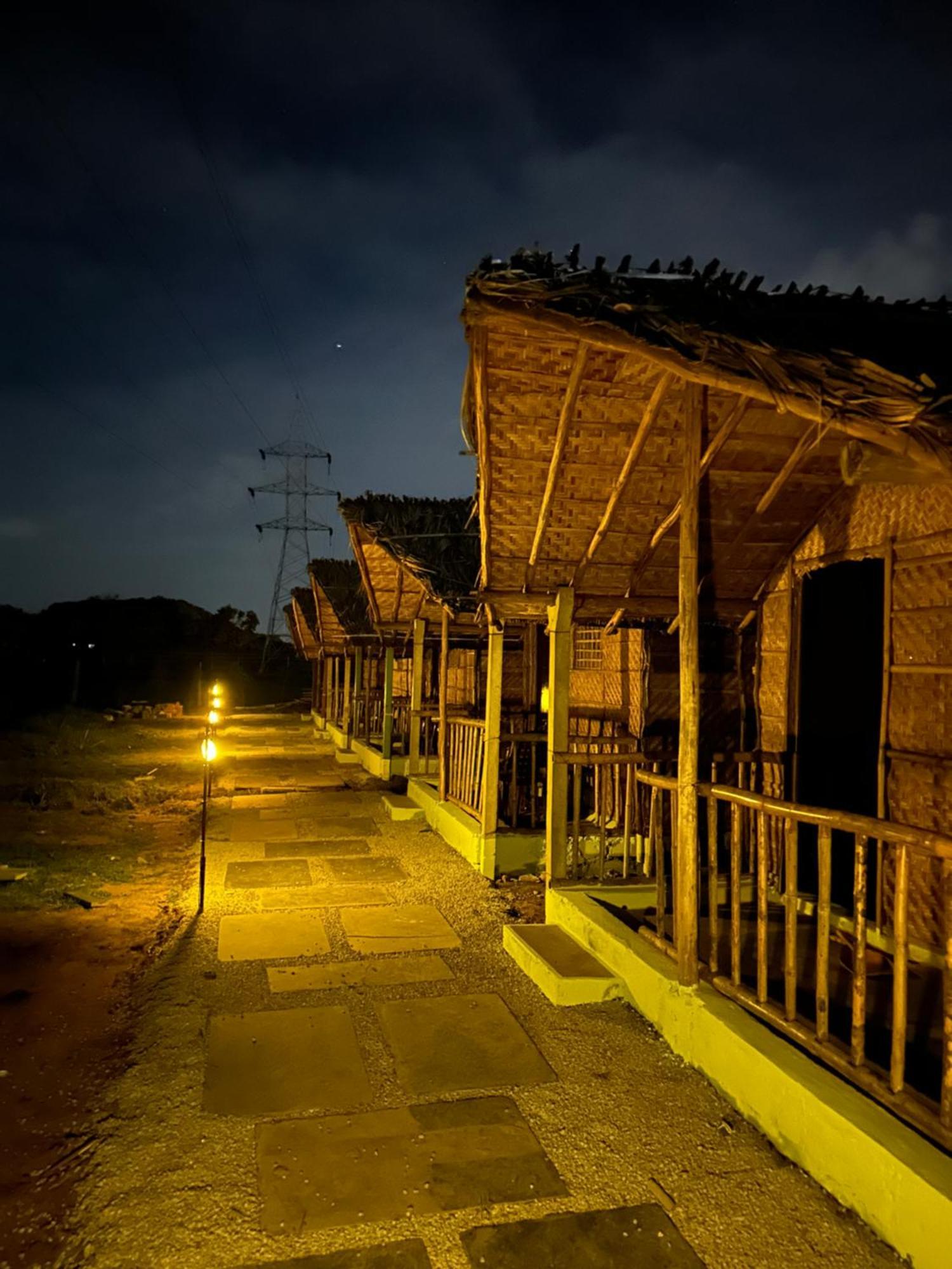 The Gravity Cafe -A Unit Of Staychillhampi Exteriör bild