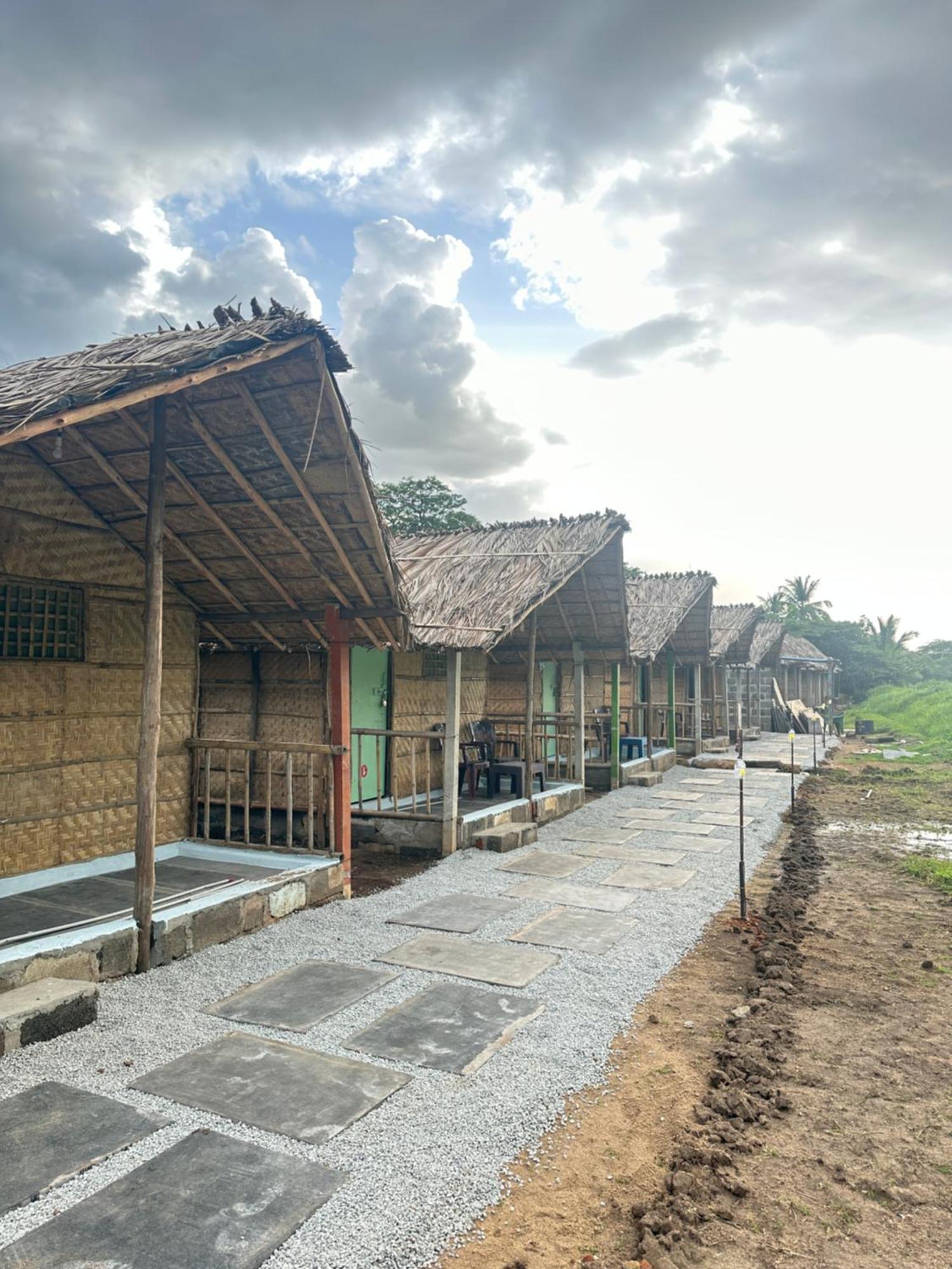 The Gravity Cafe -A Unit Of Staychillhampi Exteriör bild