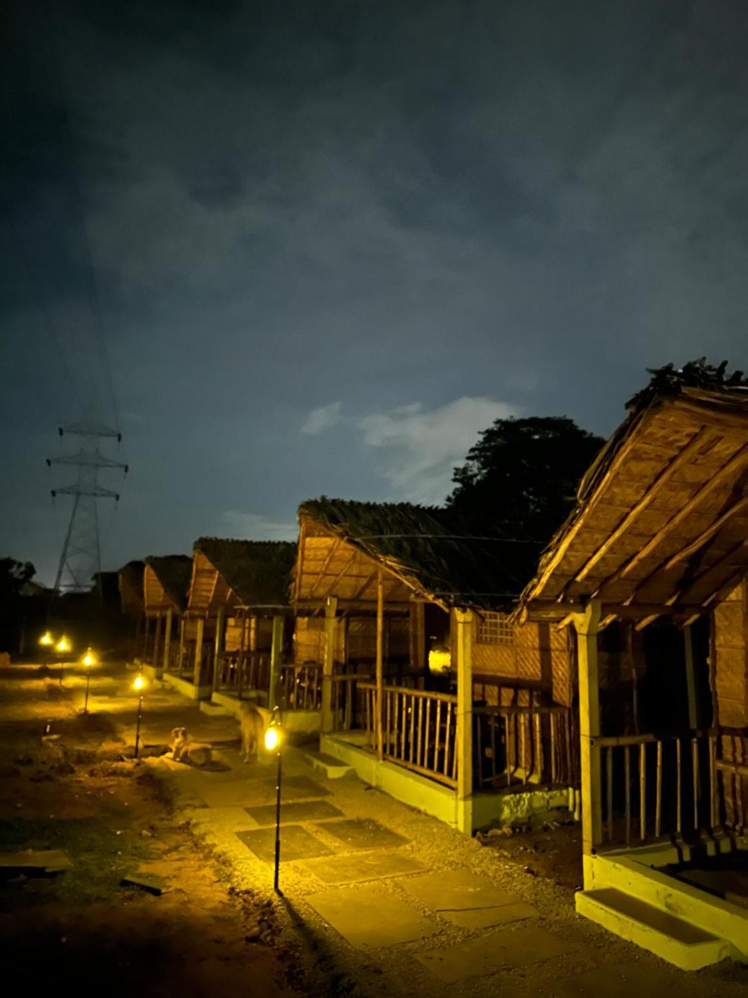 The Gravity Cafe -A Unit Of Staychillhampi Exteriör bild