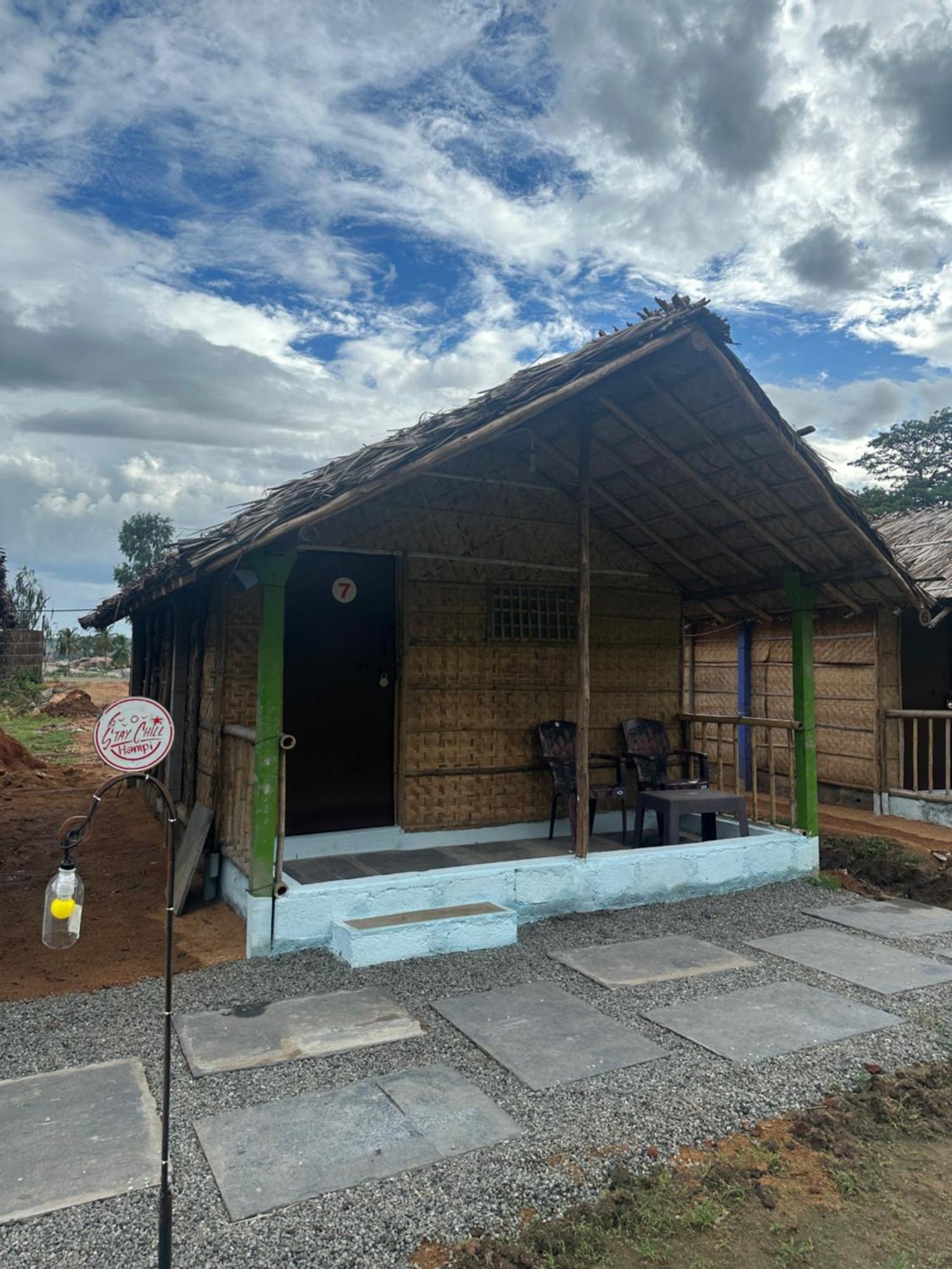 The Gravity Cafe -A Unit Of Staychillhampi Exteriör bild