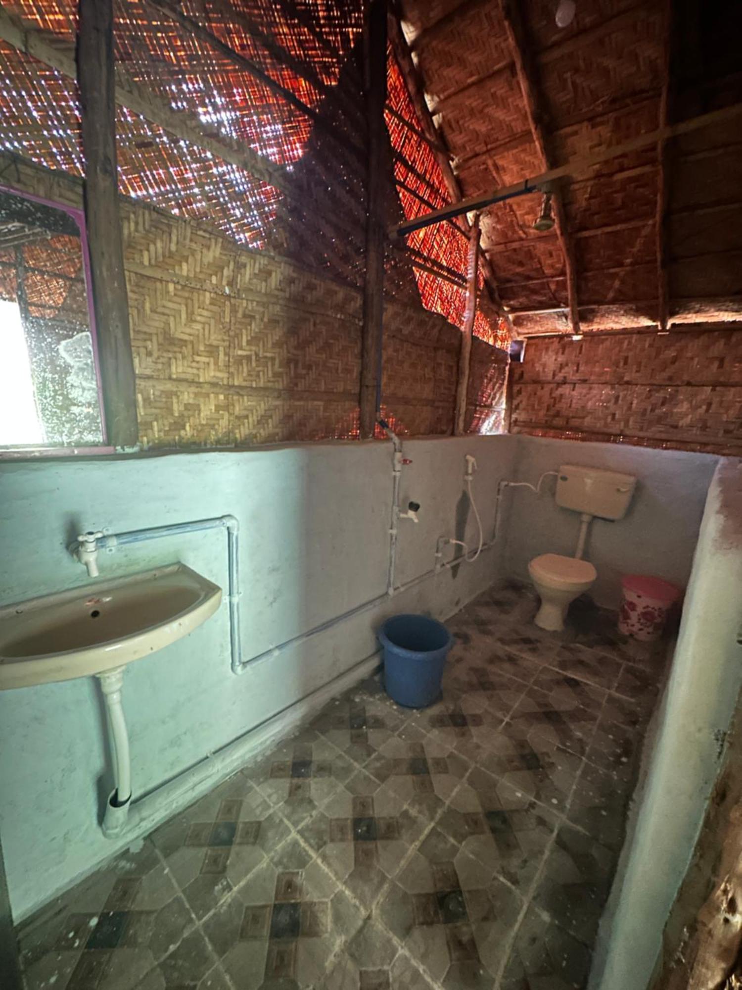 The Gravity Cafe -A Unit Of Staychillhampi Exteriör bild