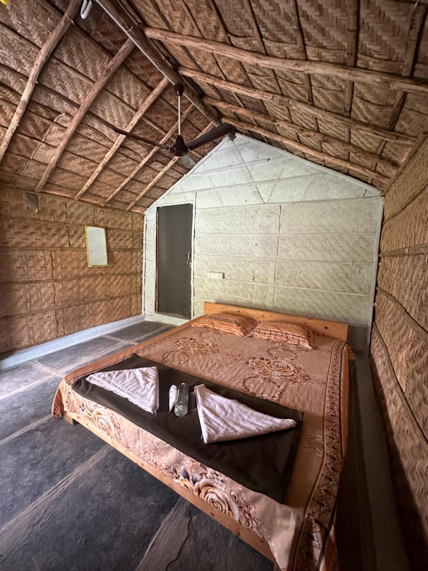 The Gravity Cafe -A Unit Of Staychillhampi Exteriör bild