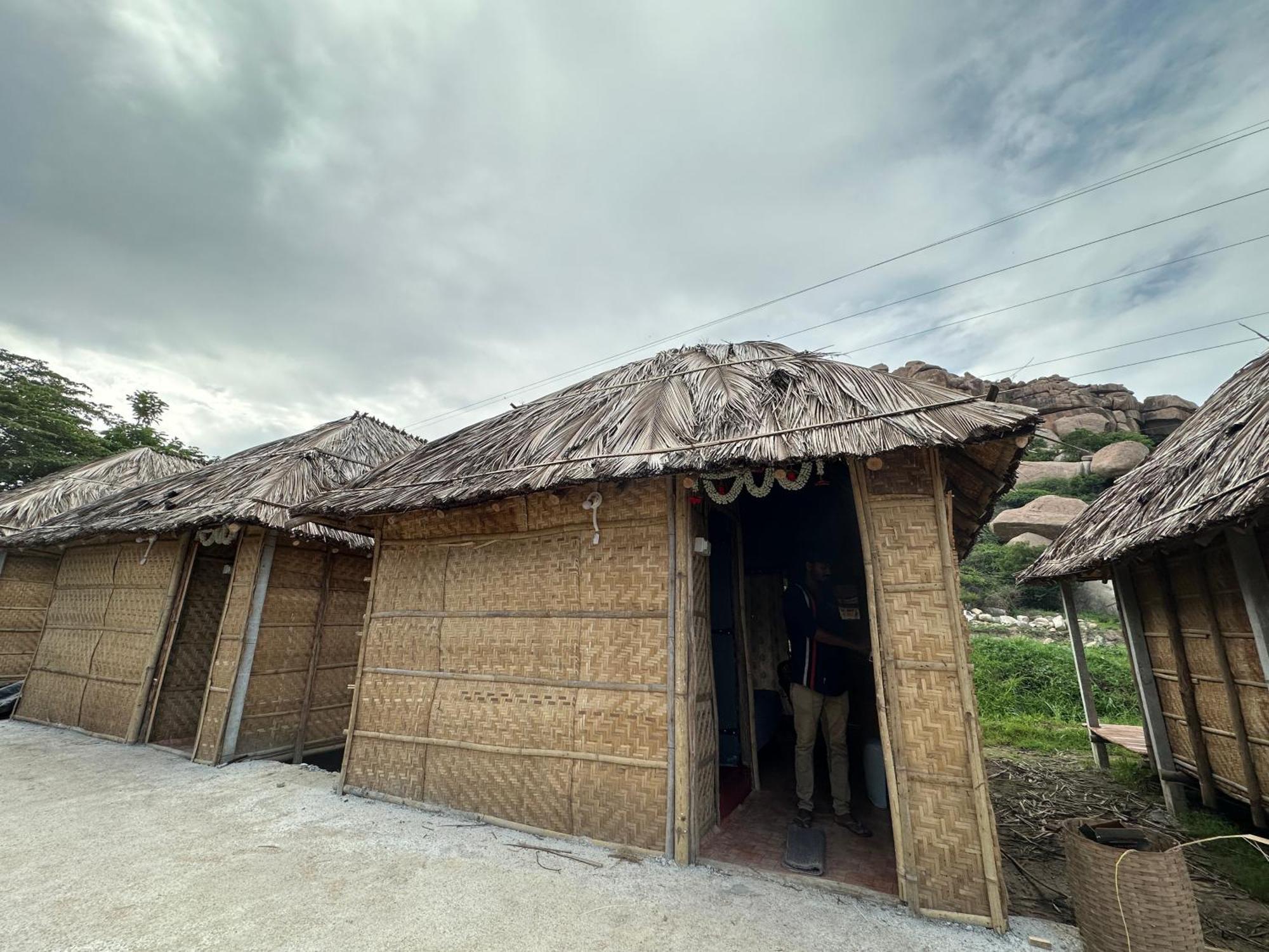 The Gravity Cafe -A Unit Of Staychillhampi Exteriör bild